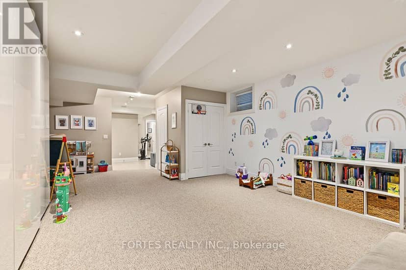 154 Holborne Avenue — photo 29 of 35