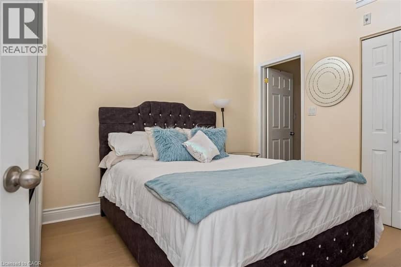 276 KING Street W Unit# 213 — photo 32 of 40