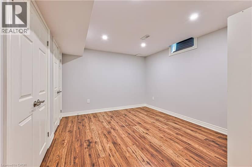 270 SPRINGVALLEY Crescent — photo 39 of 40
