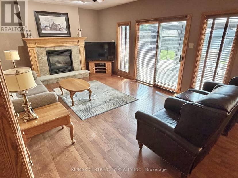 31 Cavanaugh Crescent — photo 18 of 40