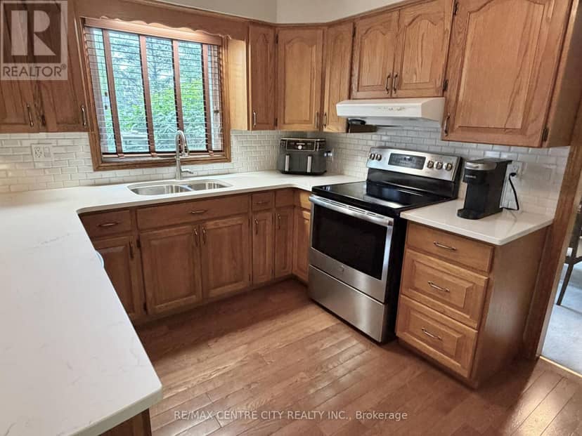 31 Cavanaugh Crescent — photo 13 of 40