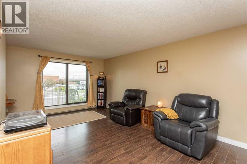 201, 49 Bennett Street, Red Deer, photo 2