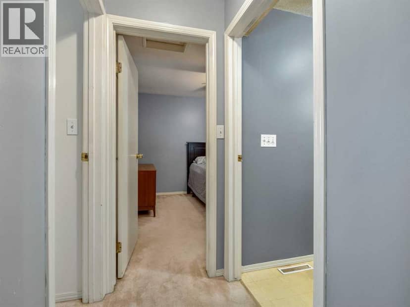 5723 54 St — photo 17 of 40