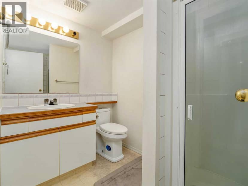 5723 54 St — photo 30 of 40