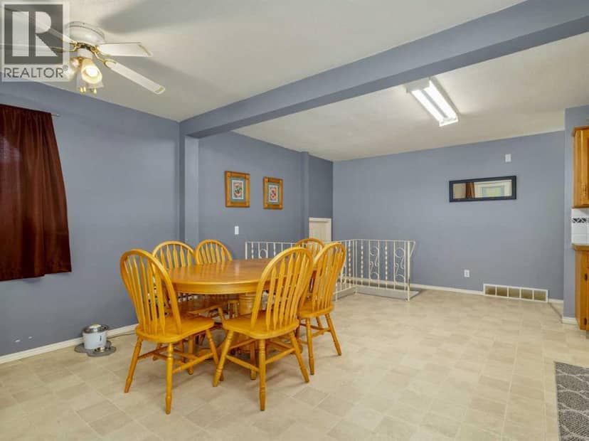 5723 54 St — photo 13 of 40