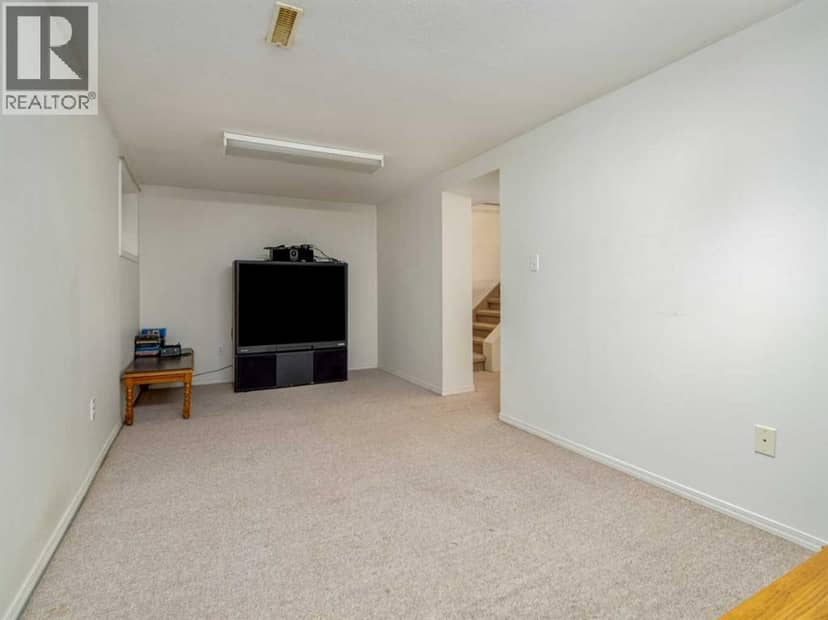 5723 54 St — photo 37 of 40