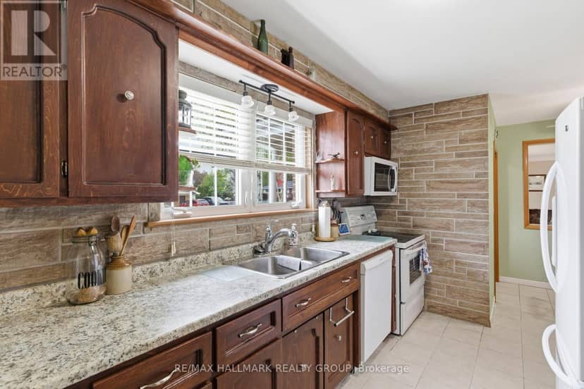 23 Aldershot Avenue — photo 12 of 40