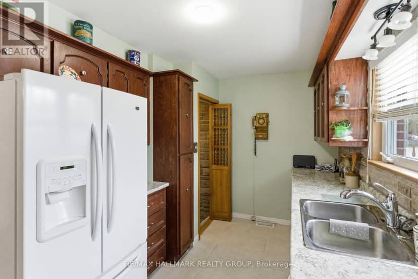 23 Aldershot Avenue — photo 15 of 40