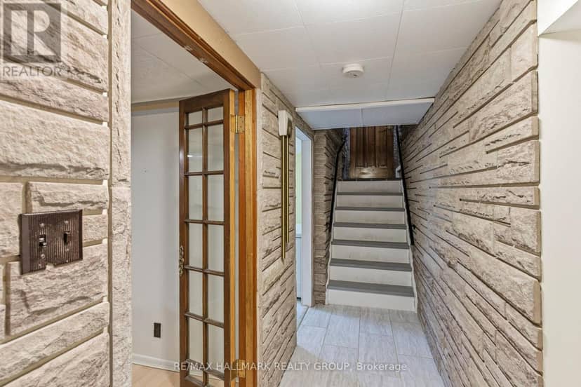 23 Aldershot Avenue — photo 31 of 40