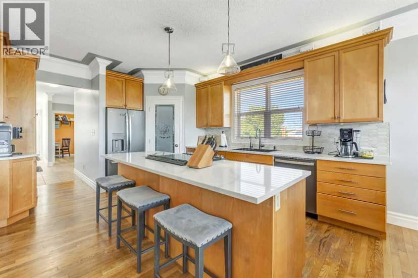 407 1 Avenue NW — photo 9 of 40