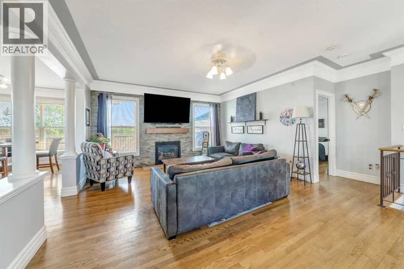 407 1 Avenue NW — photo 7 of 40