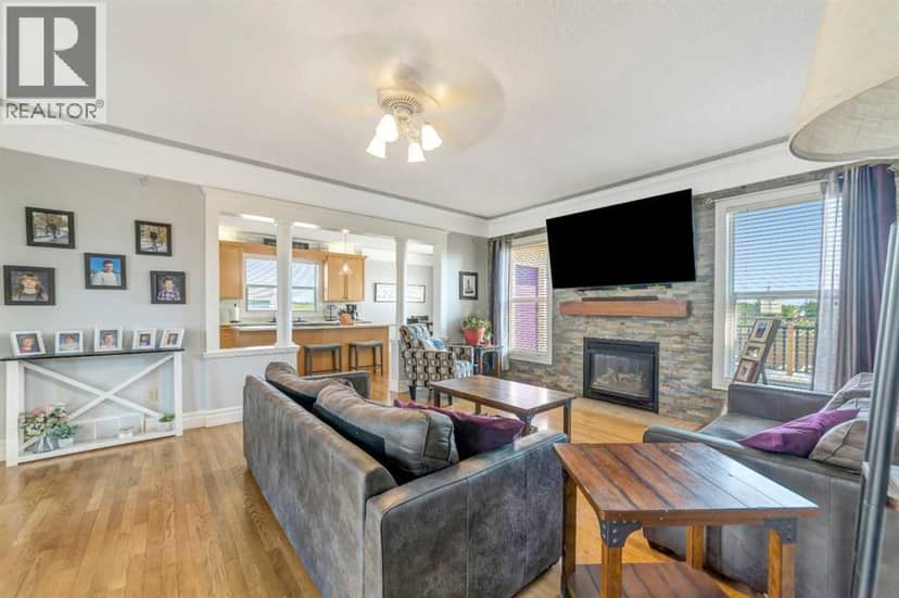 407 1 Avenue NW — photo 6 of 40