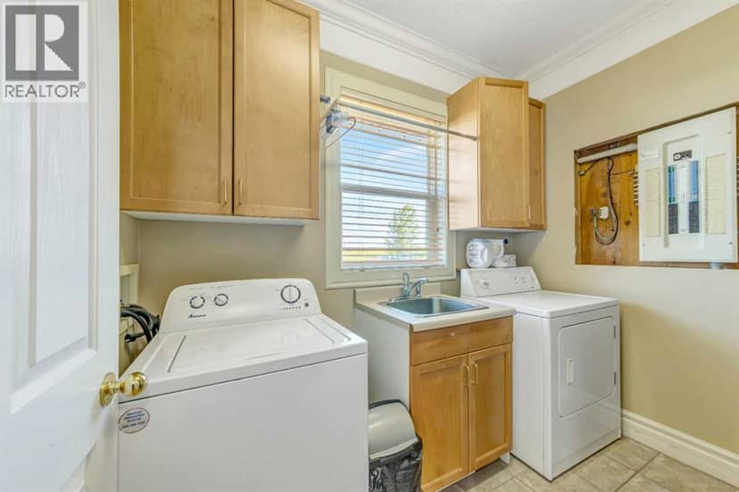 407 1 Avenue NW — photo 17 of 40