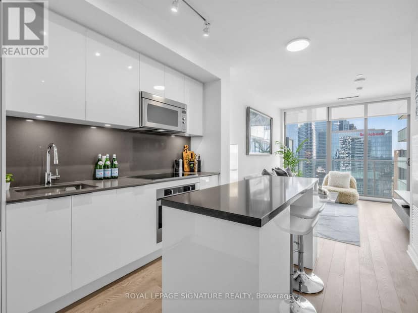 3707 - 20 Lombard Street — photo 17 of 40