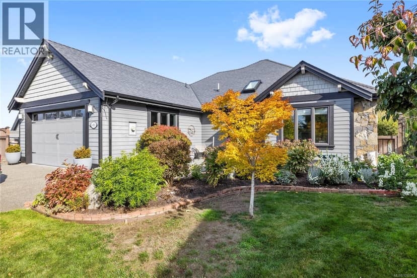 688 Lowry's Rd, French Creek, photo 3