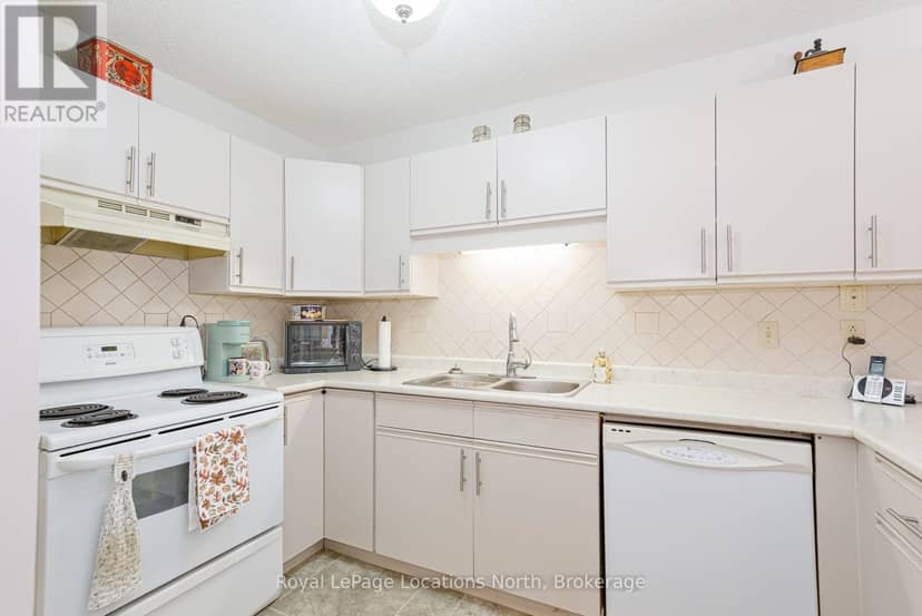 8 - 403 Thomas Street S — photo 9 of 40