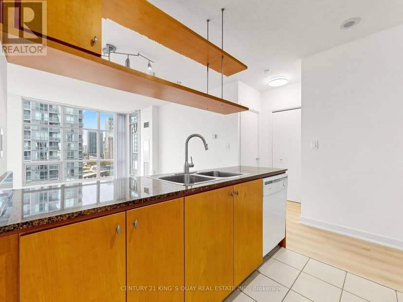 1502 - 35 Mariner Terrace — photo 17 of 40