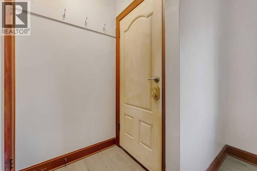 1507 1 Street NE — photo 14 of 39