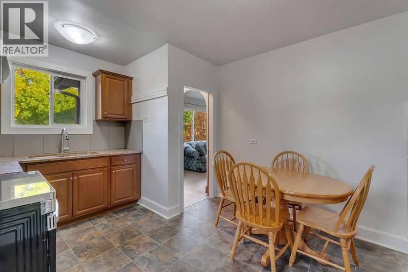 1507 1 Street NE — photo 19 of 39