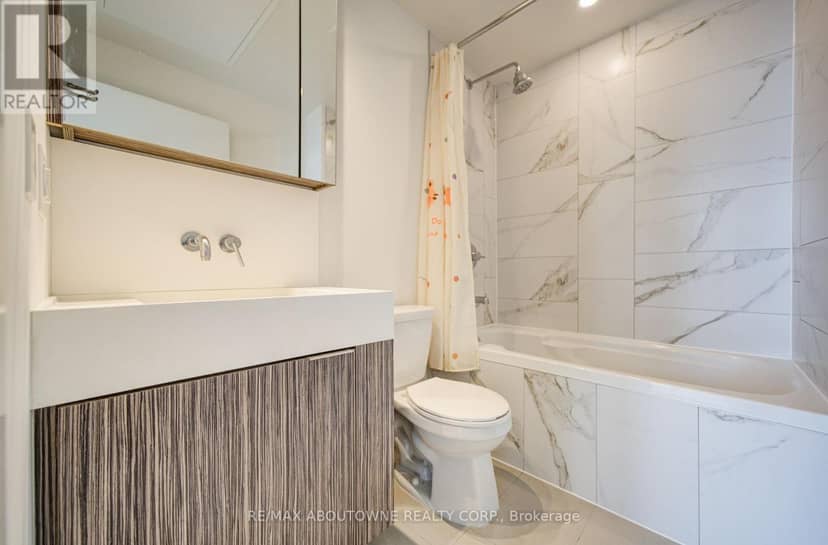 3102 - 20 Richardson Street — photo 25 of 40