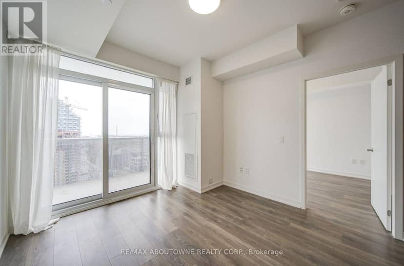 3102 - 20 Richardson Street — photo 19 of 40