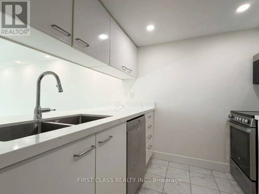 611 - 38 Elm Street, Toronto, photo 3