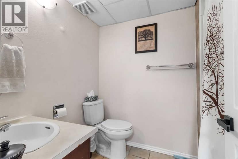 4743 47 Street — photo 9 of 38