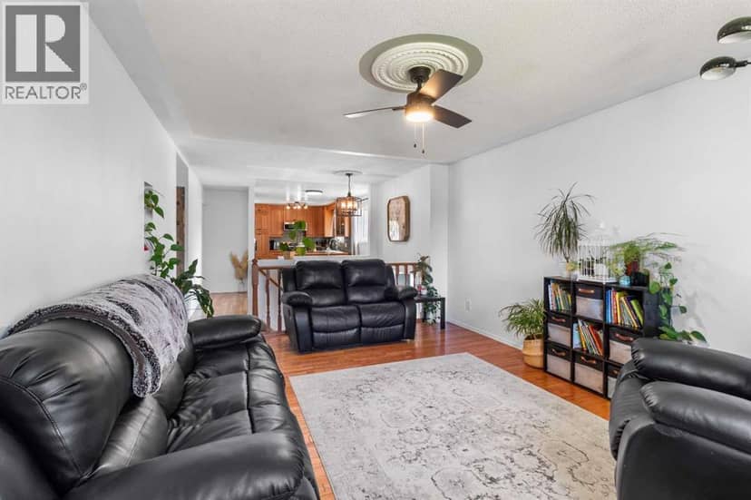 4743 47 Street — photo 16 of 38