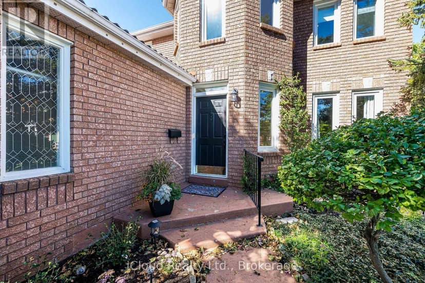 2017 Grenville Drive, Oakville, photo 4