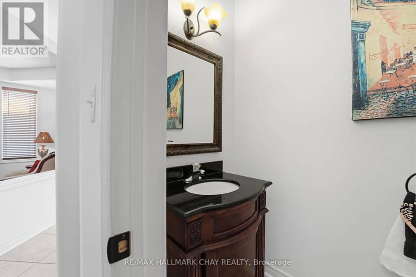12 Parisian Crescent — photo 15 of 28