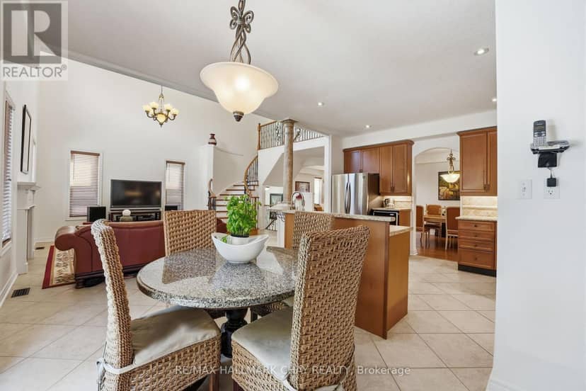 12 Parisian Crescent, Barrie, photo 7