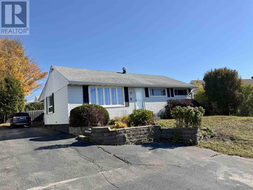 8 Benner PL, Elliot Lake, photo 2