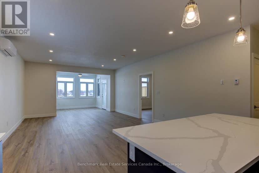 51 Cavalier Crescent — photo 11 of 27