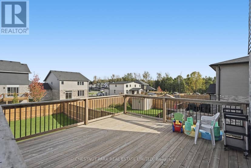 43 Peggy Avenue — photo 10 of 30