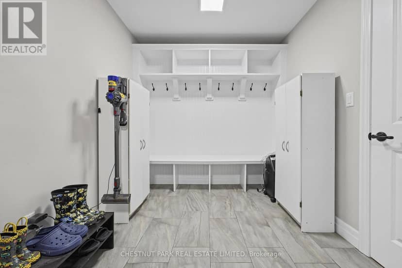 43 Peggy Avenue — photo 22 of 30
