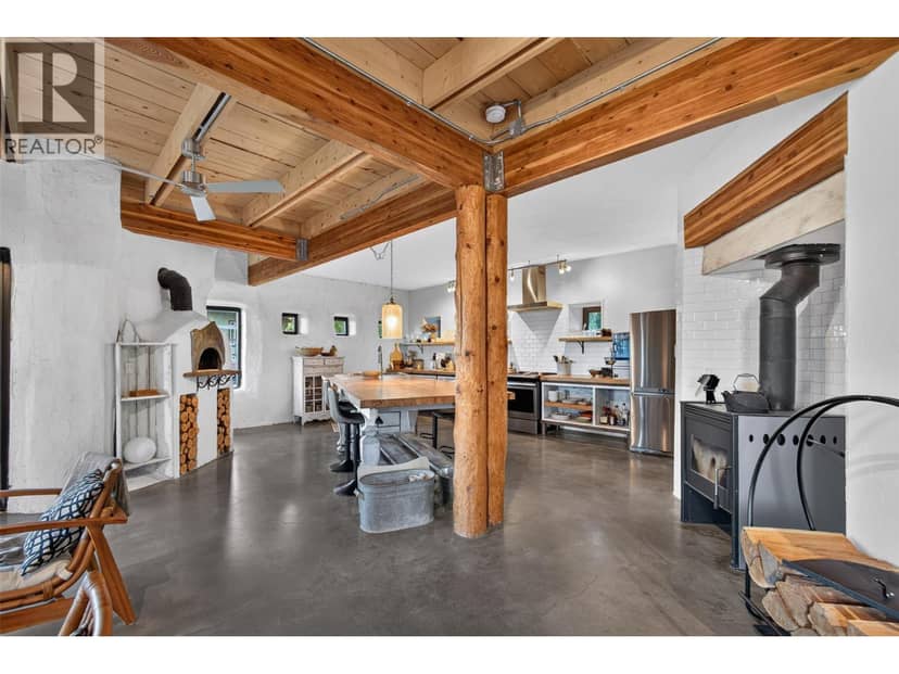6226 Sanderson Avenue, Peachland, photo 4