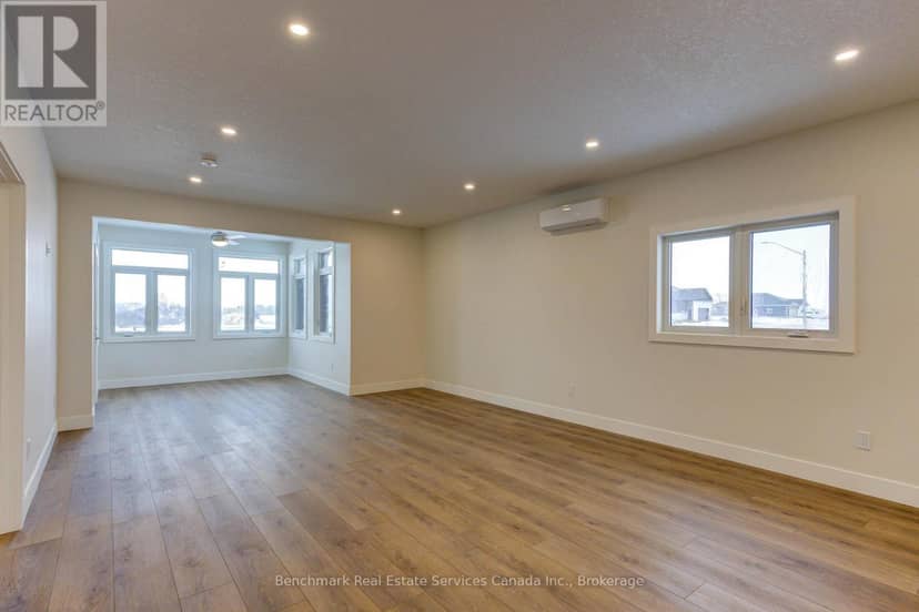 53 Cavalier Crescent — photo 13 of 27