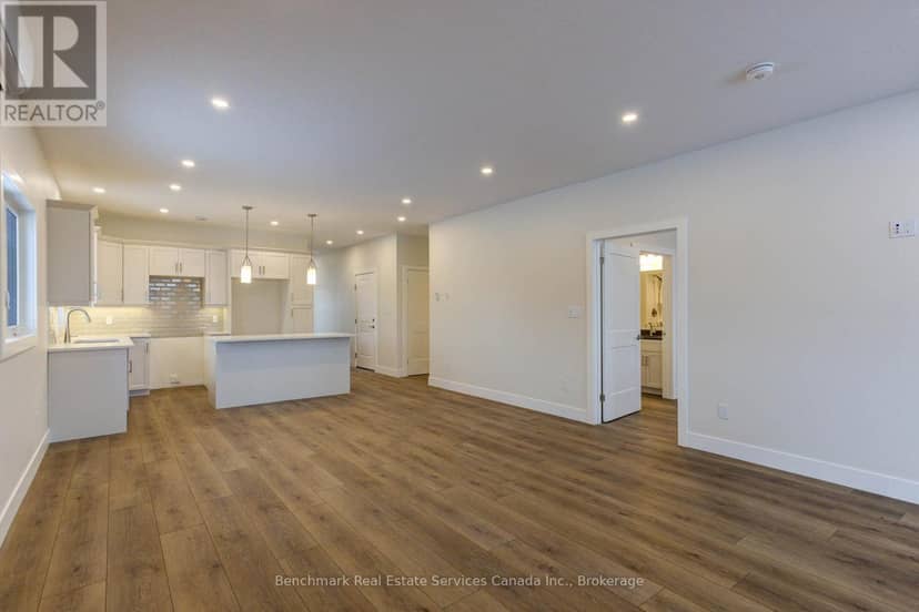 53 Cavalier Crescent — photo 15 of 27