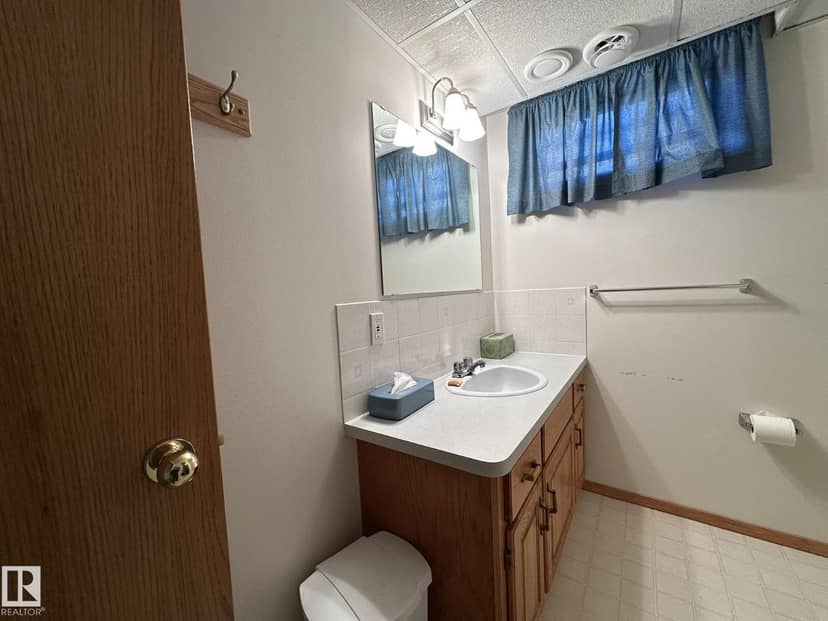 5412 43 ST — photo 37 of 40