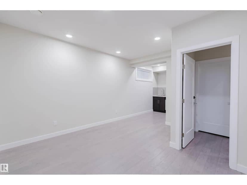 8104 224 ST NW — photo 33 of 40