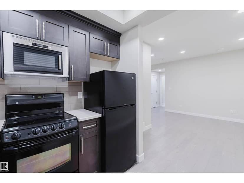 8104 224 ST NW — photo 38 of 40