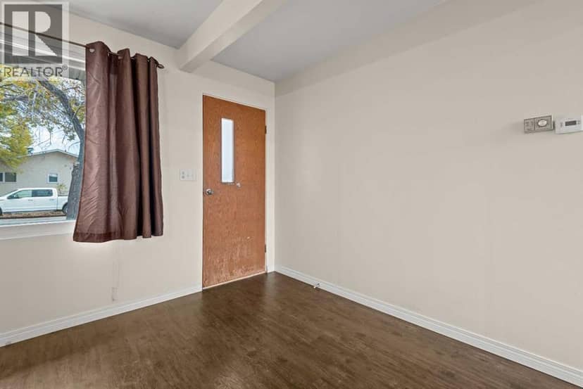239 4 Avenue SE, Three Hills, photo 3
