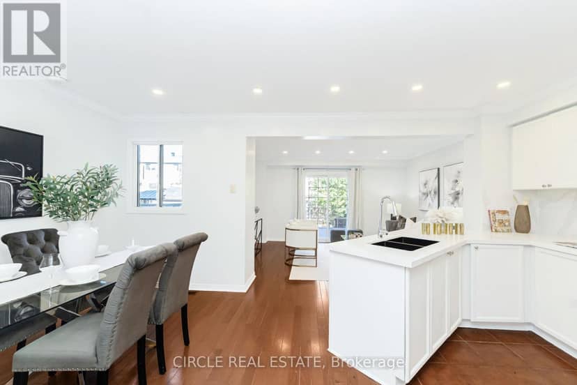 20 Langdale Crescent — photo 10 of 27