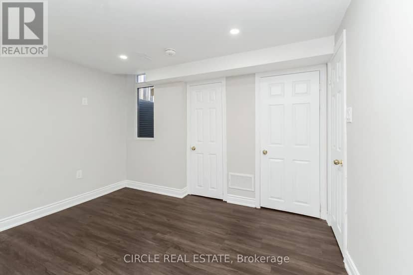 20 Langdale Crescent — photo 21 of 27