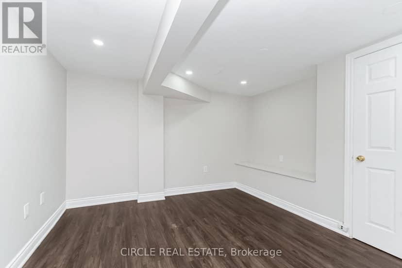 20 Langdale Crescent — photo 24 of 27