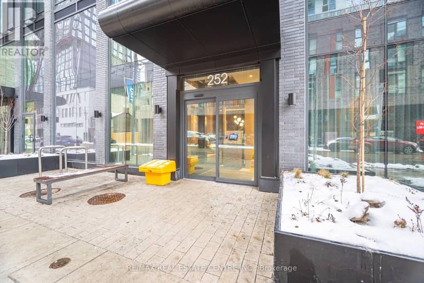 2715 - 252 Church Street — photo 3 of 30