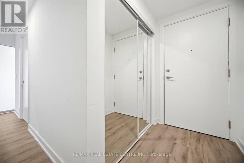 2715 - 252 Church Street — photo 7 of 30