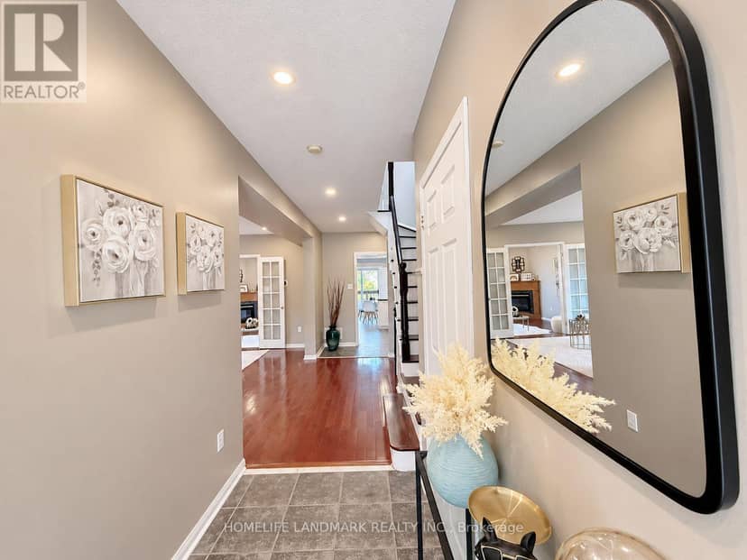 813 Stonehaven Avenue, Newmarket, photo 2