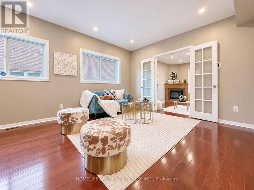 813 Stonehaven Avenue, Newmarket, photo 4