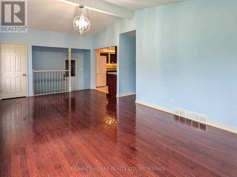 6122 Mayfair Drive, Niagara Falls, photo 2